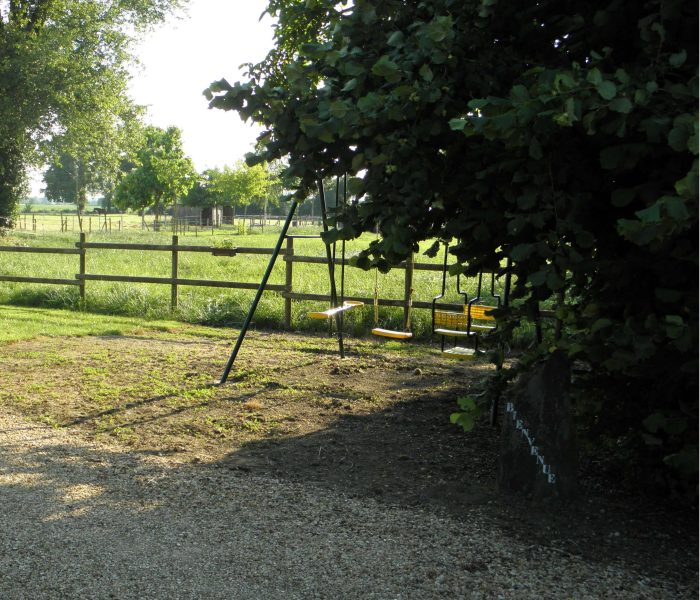 Gîtes la Ferme du bellay - balançoires